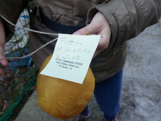 “Fabrizio ha sconfitto il Covid”: il messaggio legato a un palloncino partito da Bosisio e arrivato in Liguria