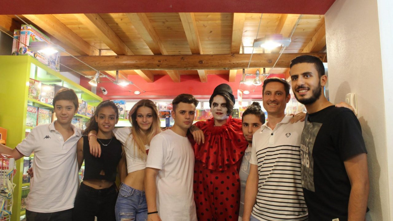 Giovane regista cirimidese presenta il trailer del film “I Tipici Anormali” VIDEO
