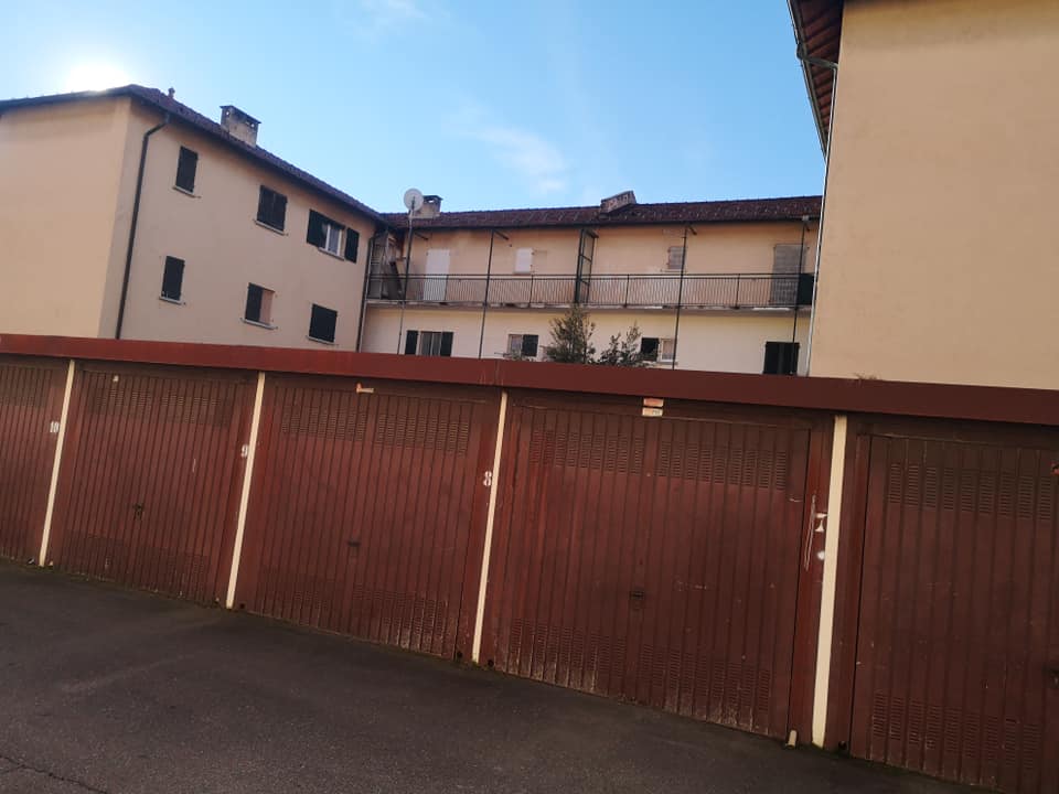 Cantine-discarica, topi, umidità e porte murate: la denuncia di Ri-cominciamo da Como sulle case popolari di via Bernardino da Siena