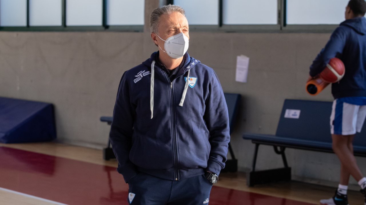 Pallacanestro Cantù ha scelto il nuovo allenatore: ecco chi è il coach