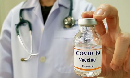 Vaccini over 80, adesione dal medico anche grazie a un parente