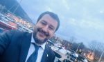 Salvini a Como, selfie sul lungolago: "Entro la primavera dell'anno prossimo sarà restituito ai comaschi"