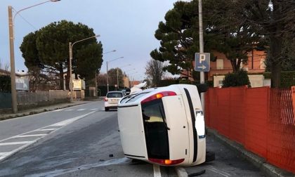 Si ribalta con l'auto a Figino Serenza