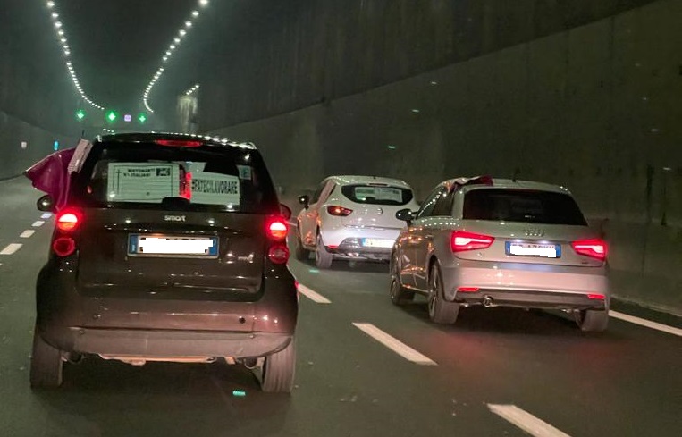 Il corteo funebre dei ristoratori blocca la Valassina