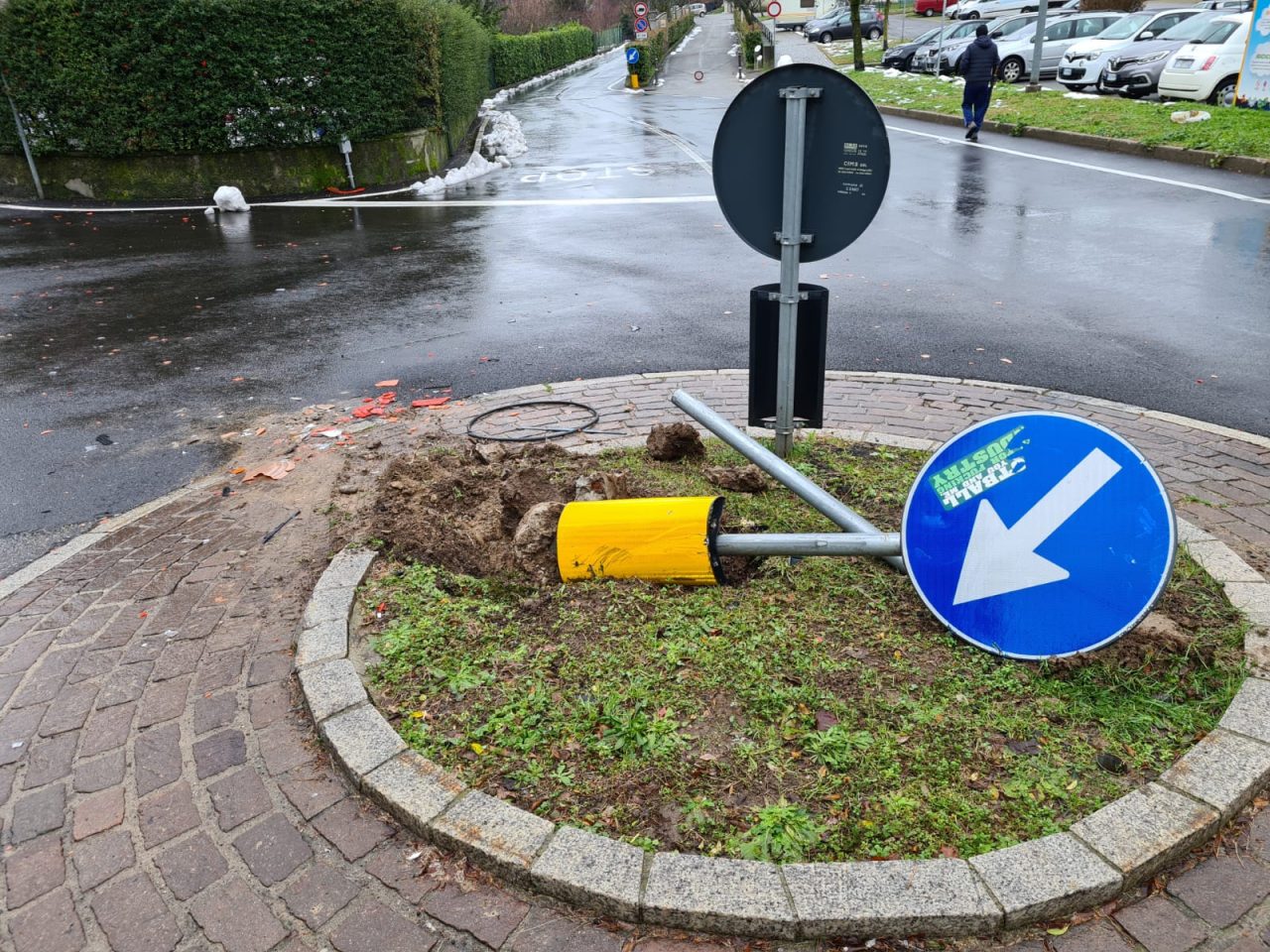 Prc Como: “Pericolo tra via Spartaco e via Lissi, Rebbio periferia abbandonata” FOTO