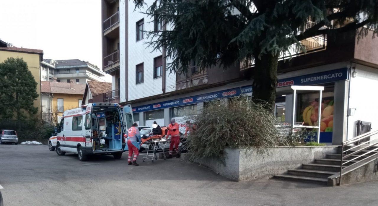 Malore in un supermercato a Cantù per un 49enne