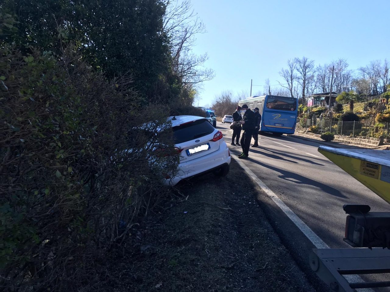 Incidente a Cermenate: 19enne finisce fuori strada con l’auto
