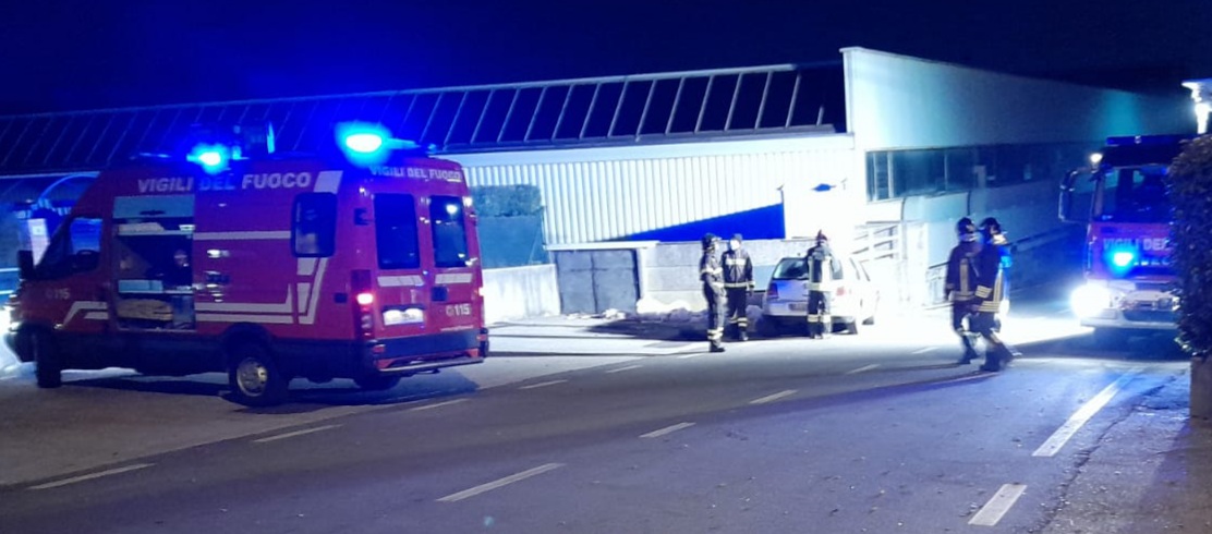 Incidente ad Albavilla: giovane si schianta contro il muro di una carrozzeria