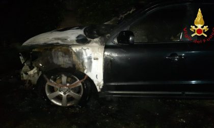 Bulgarograsso, auto in fiamme in via Monte Rosa