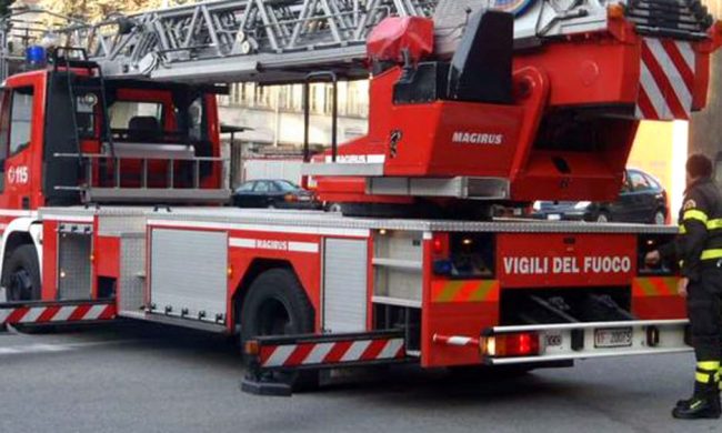 Casa sul lago in fiamme: muore un pensionato