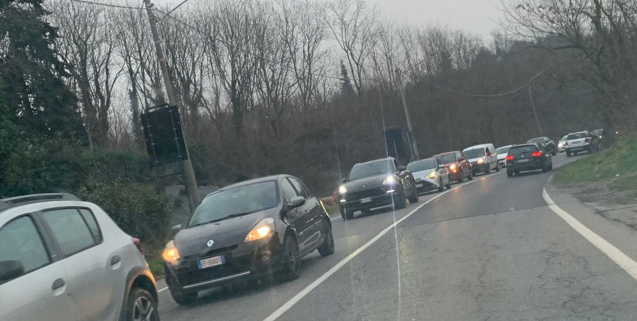 Ponte del Lottolo chiuso, traffico rallentato