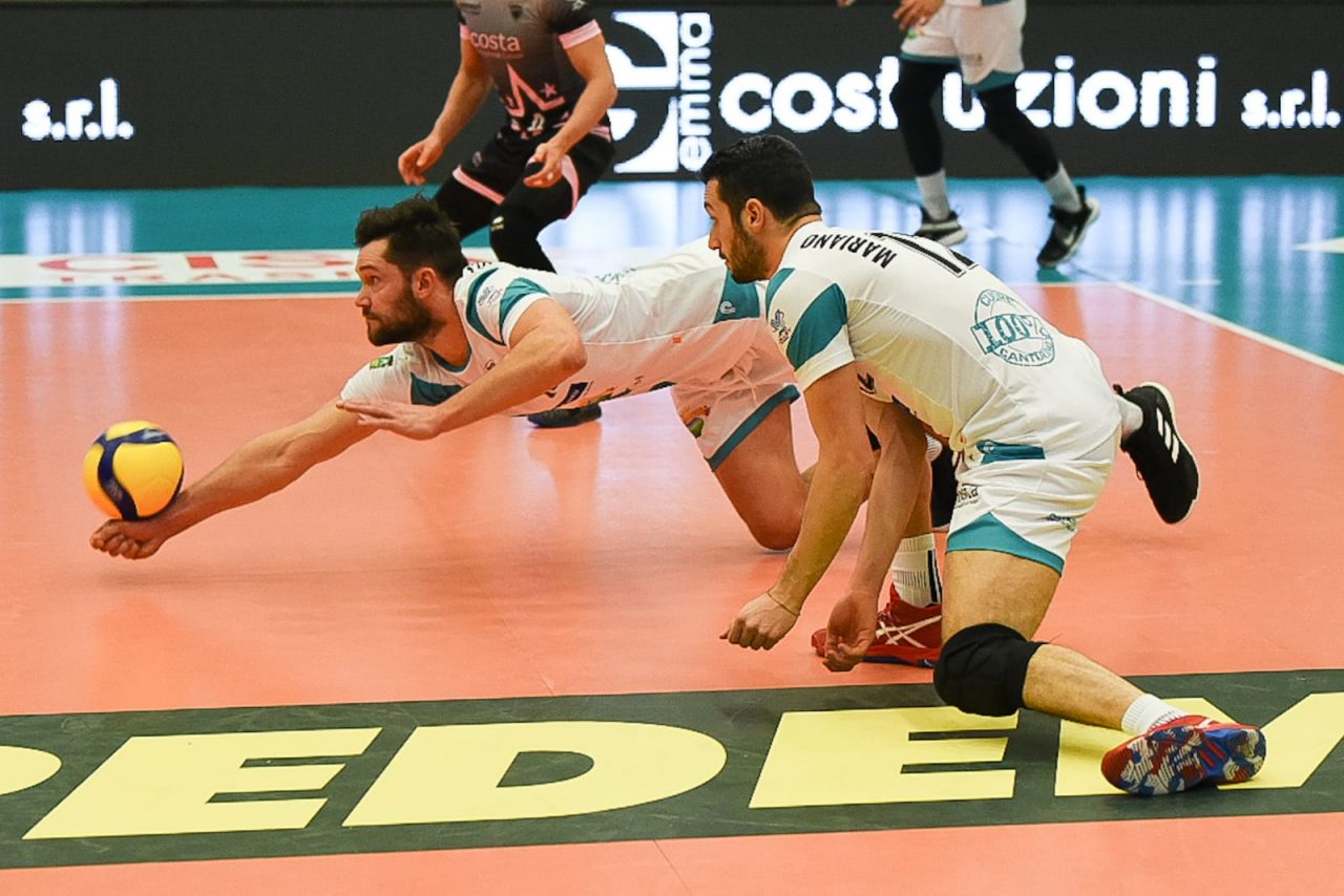 Il Pool Libertas lotta fino alla fine, ma il derby va a Bergamo