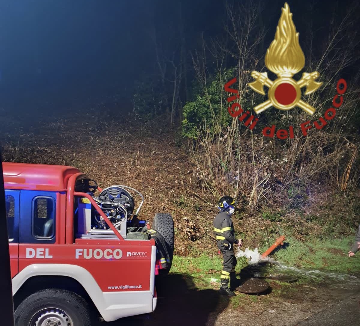Idrante abbattuto a San Fermo e perdita d’acqua
