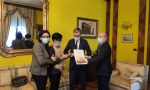I Prefetti di Como e Sondrio hanno consegnato alla mamma di don Roberto la Medaglia d'oro al Merito Civile