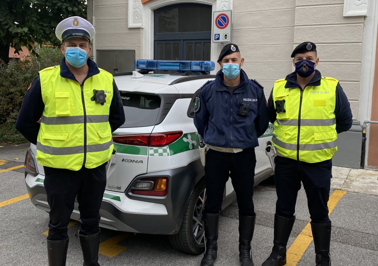 Positivo al Covid viene beccato al bar a bere