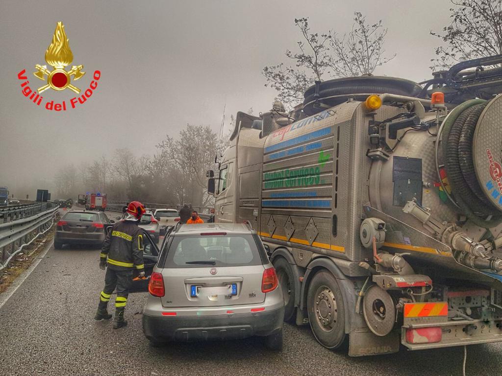 Incidente a Mandello del Lario: 7 auto coinvolte, Statale 36 chiusa verso Milano