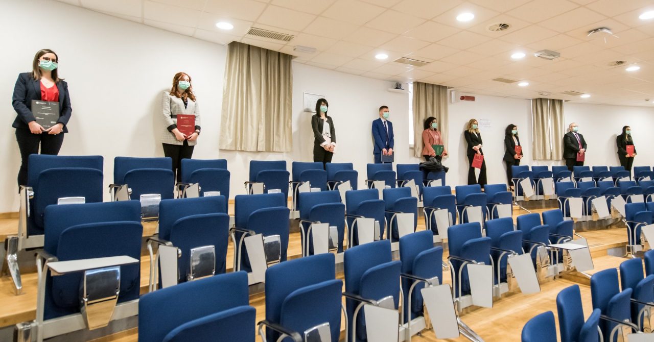 Gli studenti del primo anno dell’Insubria tornano in presenza ma il posto a lezione va prenotato con l’app