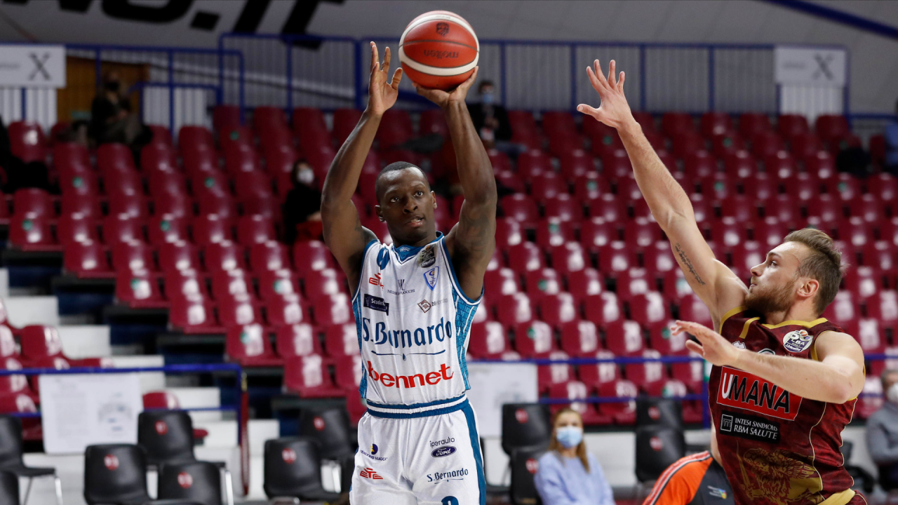 Pallacanestro Cantù sconfitta da Venezia