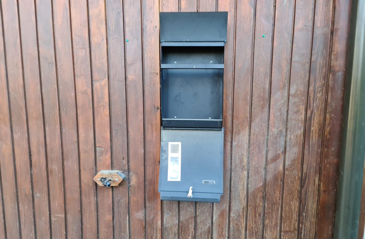Ancora vandali al Parco Mamete di Cascina Amata. I gestori: “Ora rubano anche la posta, ci siamo stancati”