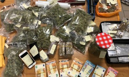 In auto con hashish e marijuana: arrestato uno spacciatore