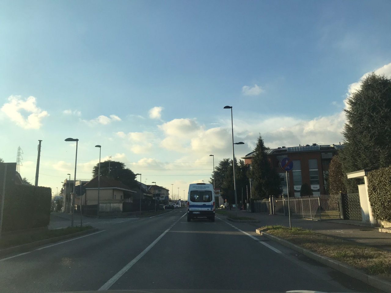 Scontro tra un’auto e una due ruote a Giussano: gravissimo 15enne