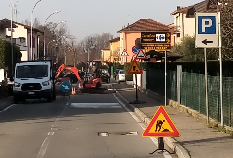 Salta una conduttura idrica a Novedrate