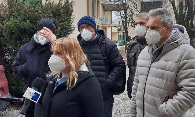 Chiusura Henkel i dipendenti vanno dal sindaco: “Vogliamo continuare a lavorare”