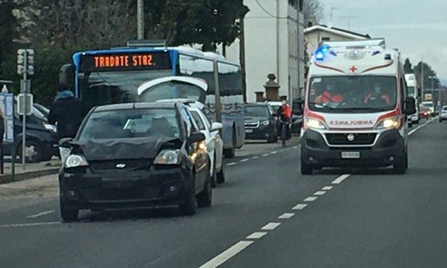 Incidente a Locate Varesino tre giovani in ospedale. Illesa una ragazzina 11enne