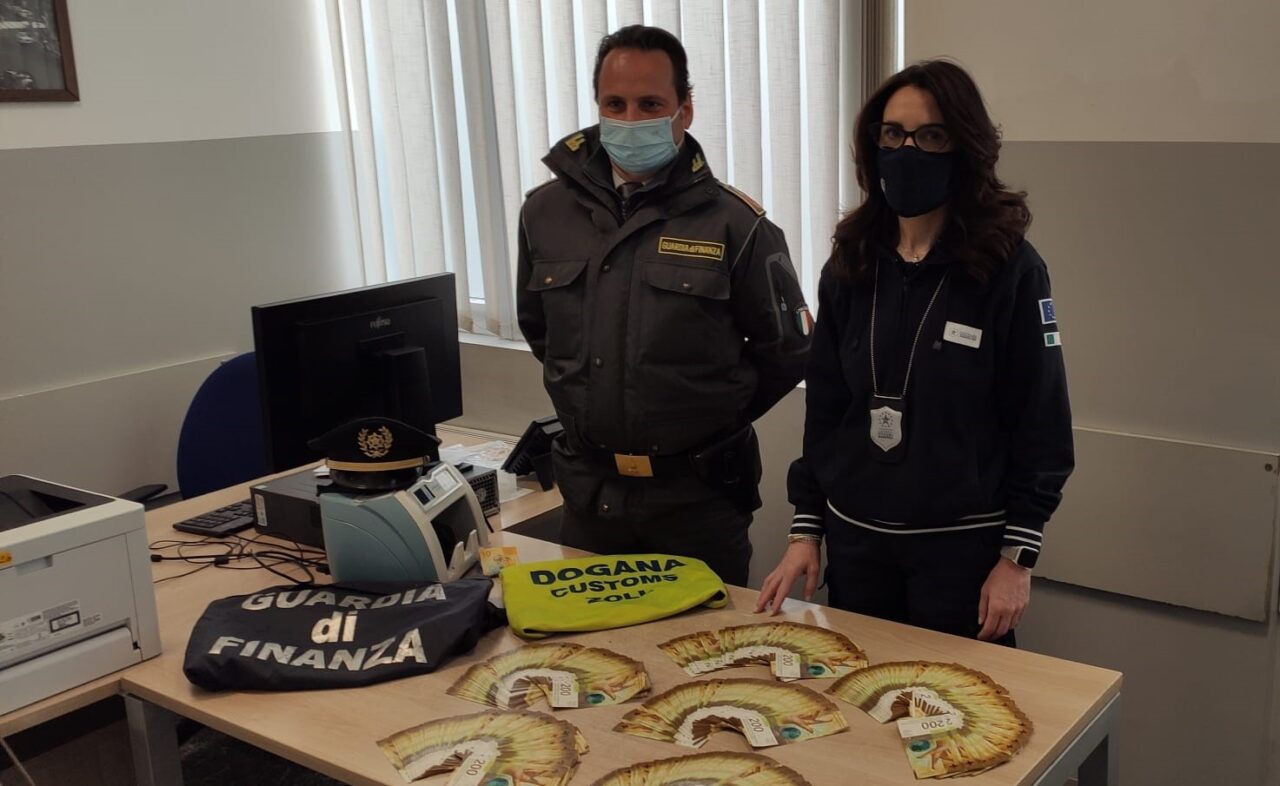 Nulla da dichiarare al valico di Brogeda per uno svizzero ma nel bagaglio c’erano 120mila franchi