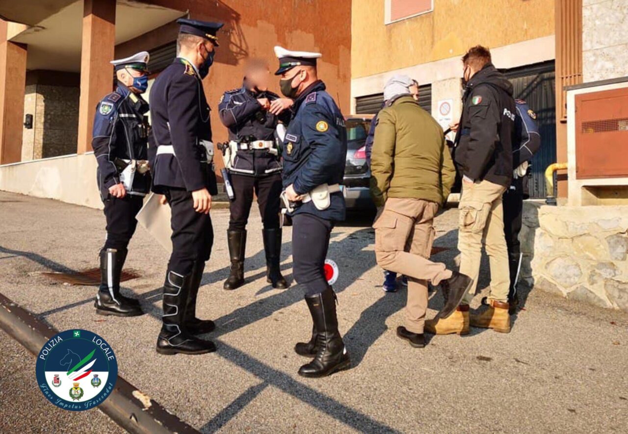 Estorsioni a luci rosse: sgominata una banda criminale