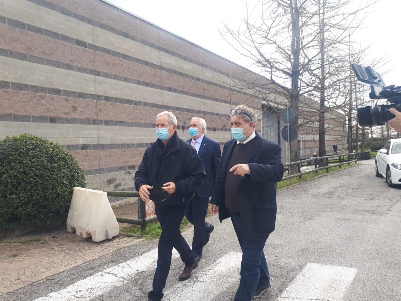 Bertolaso visita gli hub vaccinali a Lariofiere e Como