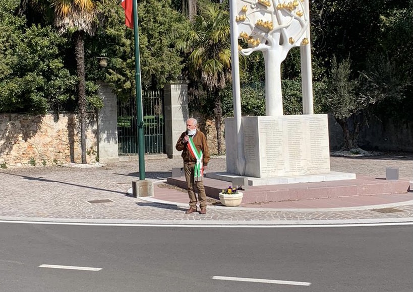 coronavirus, manifestazione ad appiano gentile