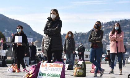 Como, i genitori "occupano" piazza Cavour: "Basta Dad"