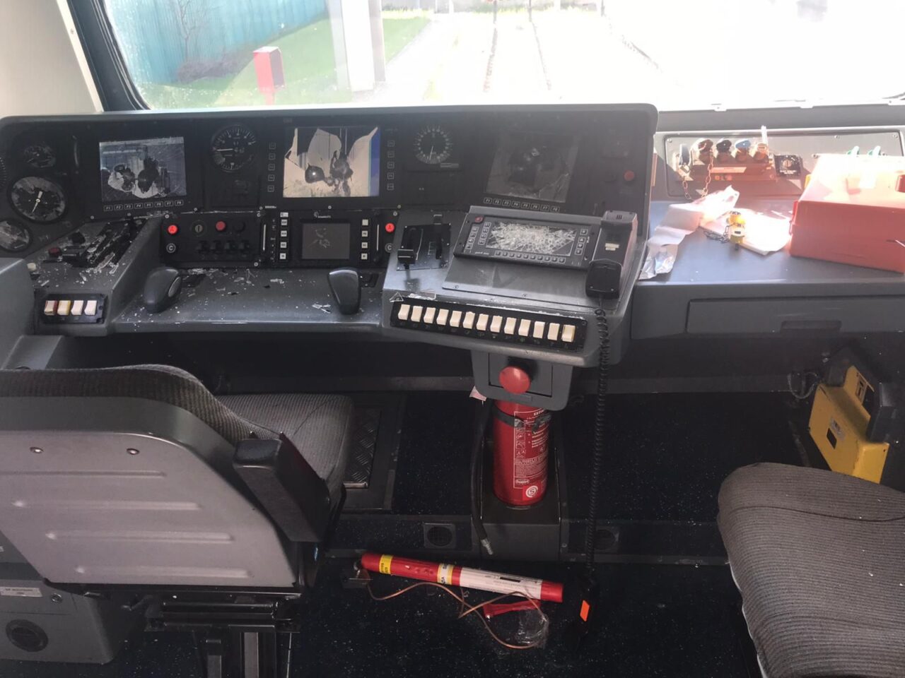 Distrutti dai vandali tre convogli Trenord in sosta a Como Lago: danni per oltre 100mila euro
