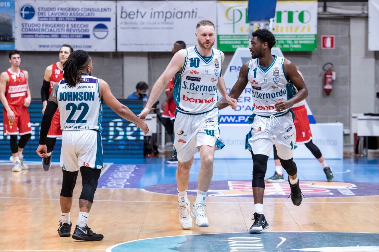 Pallacanestro Cantù domenica arriva Cremona. Coach Bucchi: “Servirà solidità”