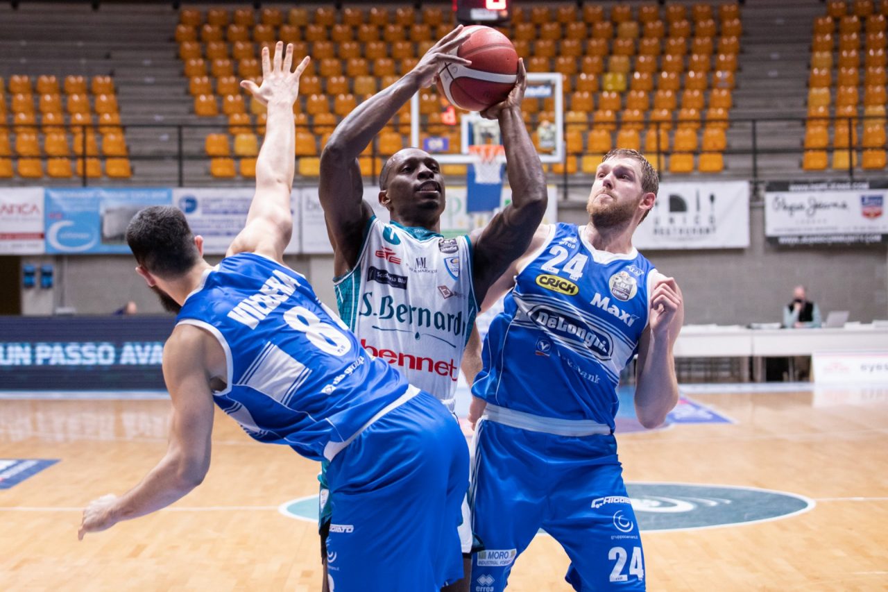 Pallacanestro Cantù torna alla vittoria: battuta Treviso