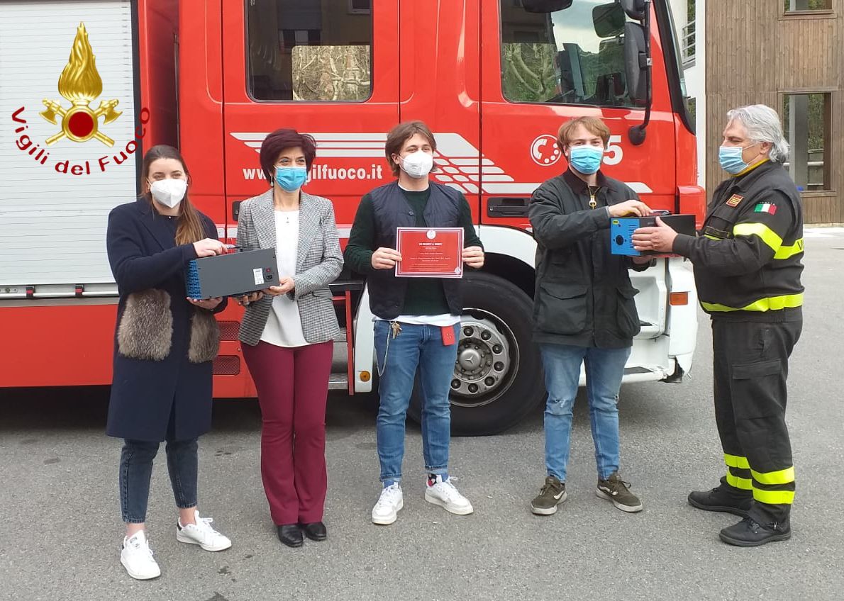 Leo Club Como Chronos dona due ozonizzatori ai Vigili del fuoco