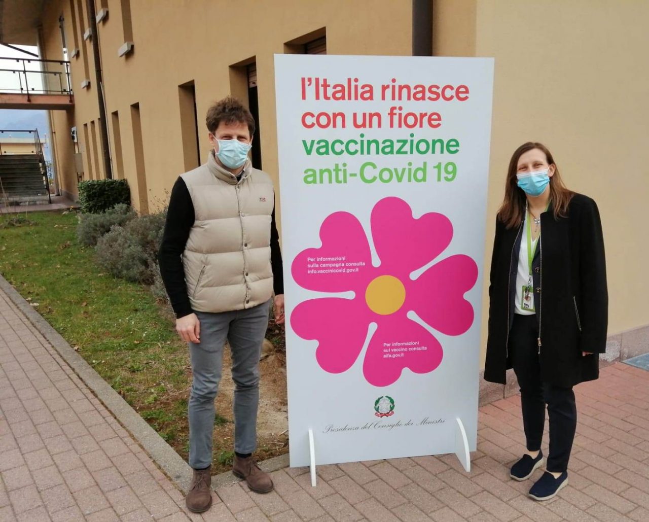 Menaggio, un tendone donato dal Comune davanti all’ospedale per accogliere gli over 80 che devono vaccinarsi