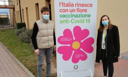 Menaggio, un tendone donato dal Comune davanti all'ospedale per accogliere gli over 80 che devono vaccinarsi