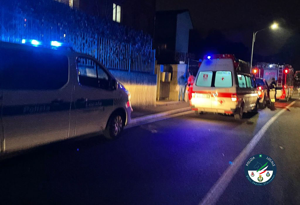 Malore in casa a Cantù: i soccorritori sfondano una finestra per salvare un’anziana