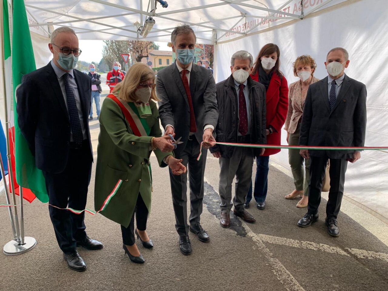 Inaugurato l’hub vaccinale di Lurate: si parte mercoledì con i primi 500 pazienti