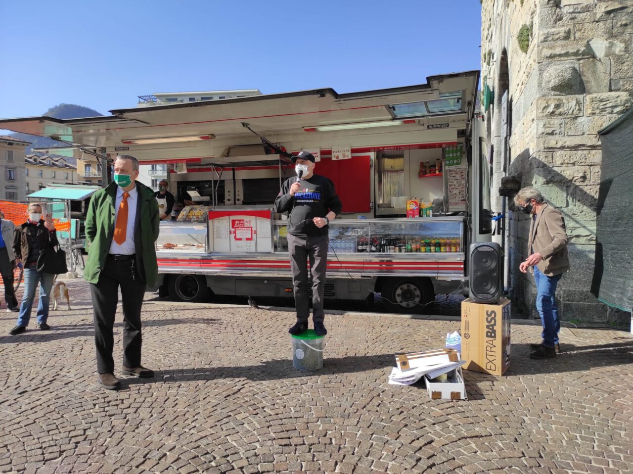 Confesercenti torna in piazza (con i furgoni) per chiedere la riapertura