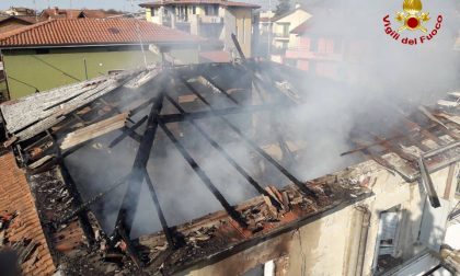 Esplode casa nella Bergamasca, le foto e il video delle squadre dei Vigili del Fuoco in aiuto da Pavia