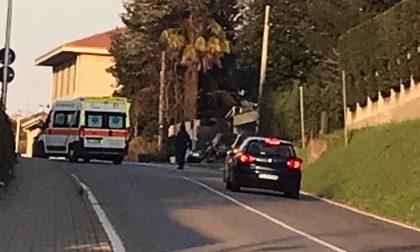 Incidente a Cermenate: postino cade dalla moto, soccorso in codice rosso