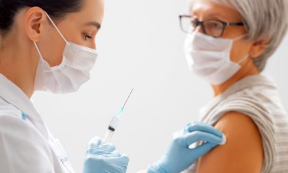 Regione Lombardia annuncia dosi aggiuntive di vaccini Pfizer per gli over 80 lariani