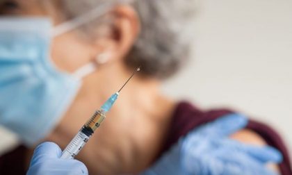 Oggi a Cucciago vaccini a domicilio per i fragili… Ma alle 11 stop alle dosi attese