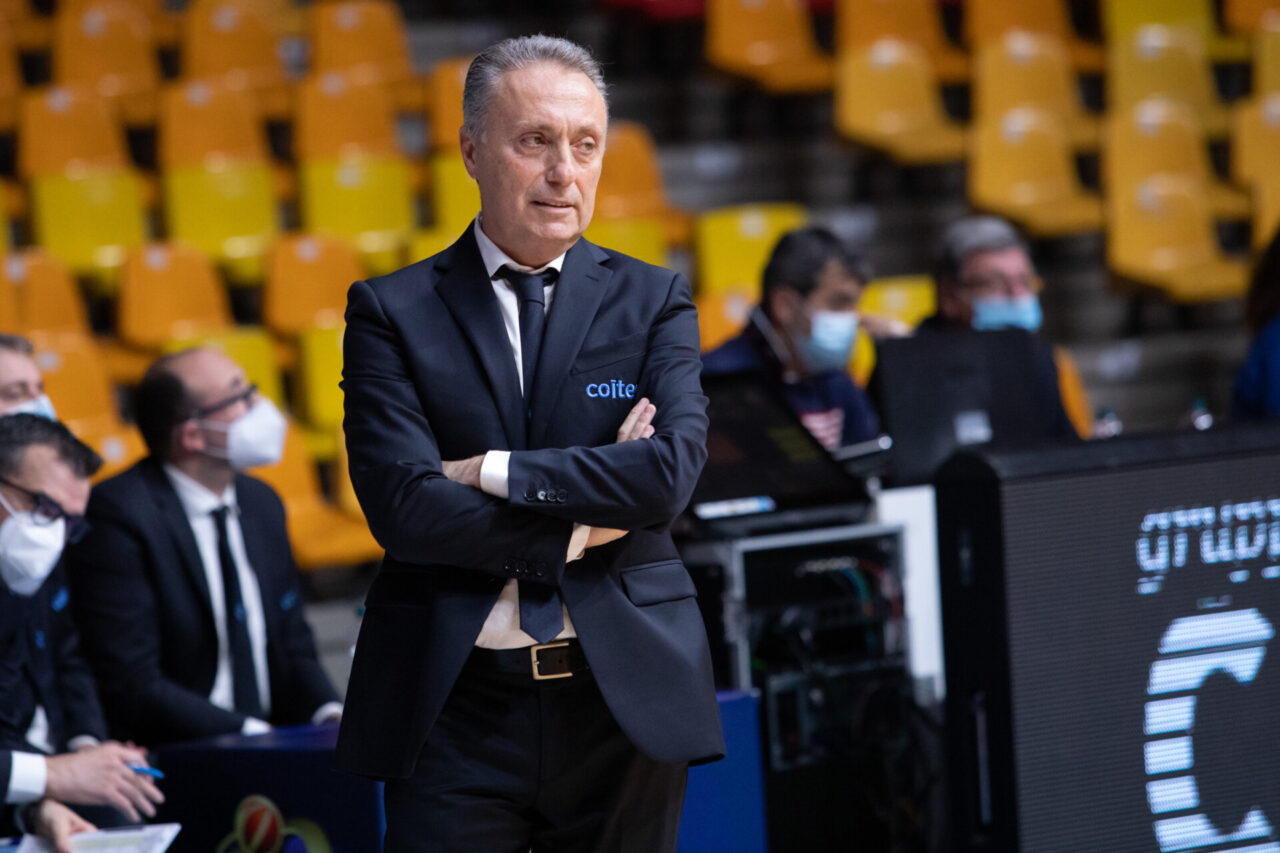 Pallacanestro Cantù coach Bucchi: “Serve invertire la rotta”