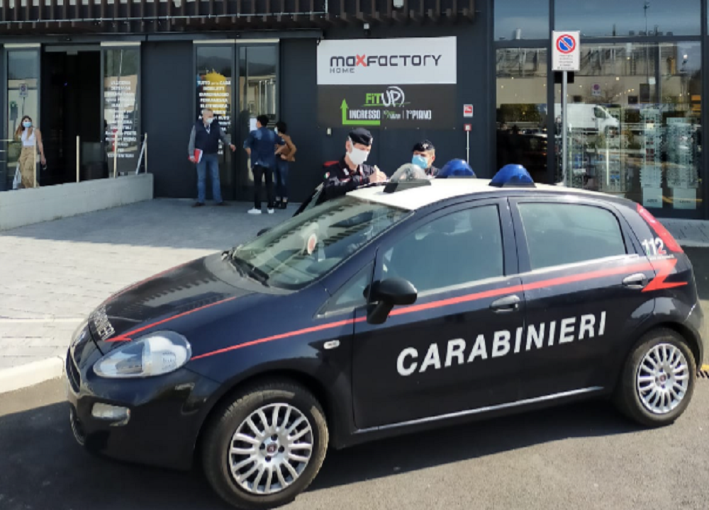 Blitz dei Carabinieri da MaxFactory a Montano: mille euro di multa e un giorno di chiusura