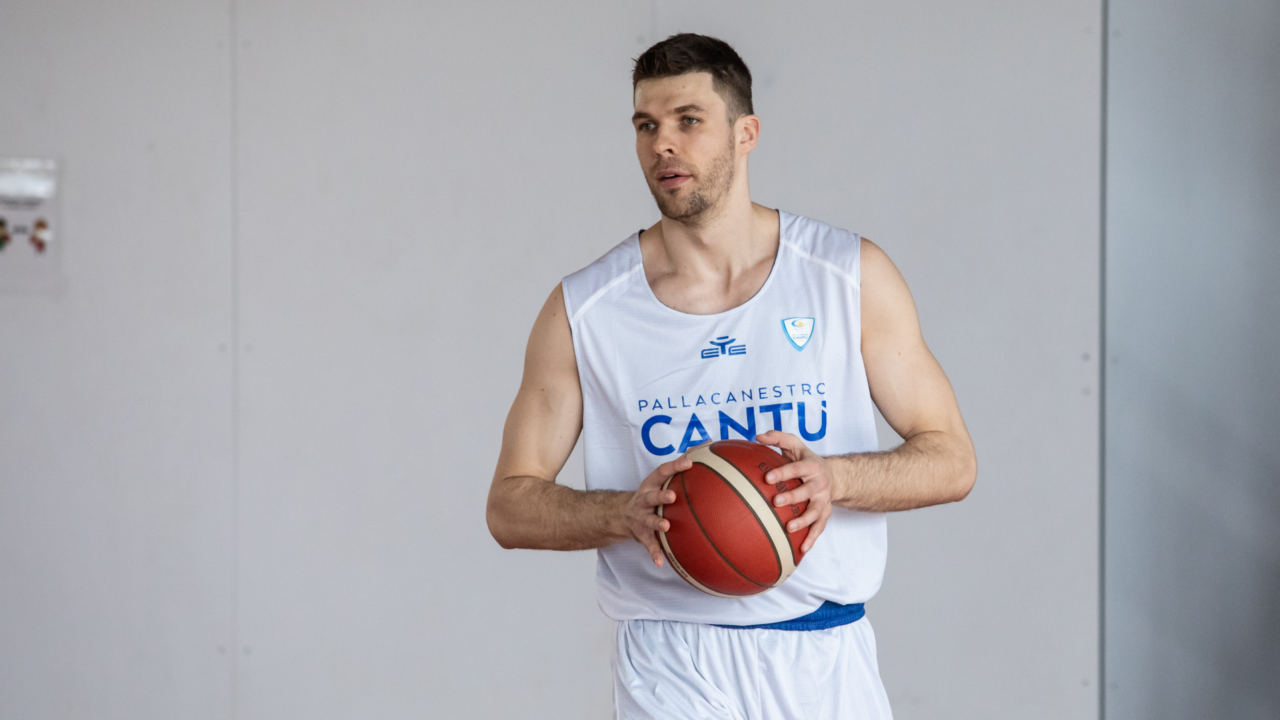 Pallacanestro Cantù in campo oggi con i debuttanti Visciglia e Radic