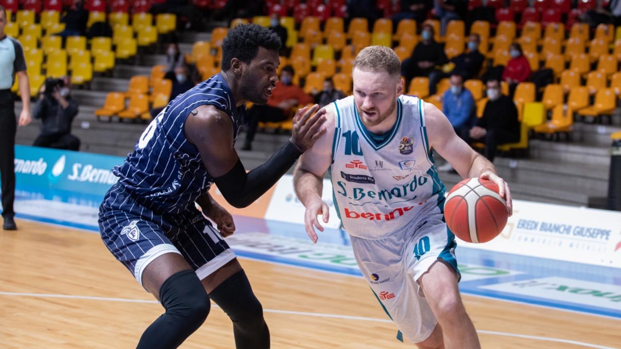 Pallacanestro Cantù a Bologna con l’obiettivo salvezza